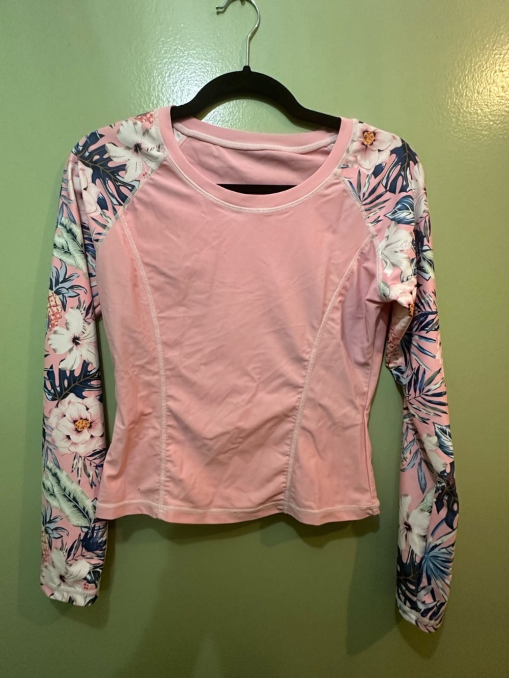 Boutique Women’s Long-Sleeve Pink Floral Rashguard Top